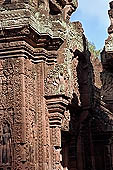 Banteay Srei temple - sculpted lintels and columns on the sides of the doors